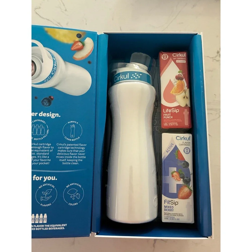 Cirkul 22 oz Stainless Steel Water Bottle Starter Kit White with 2 Cartrige